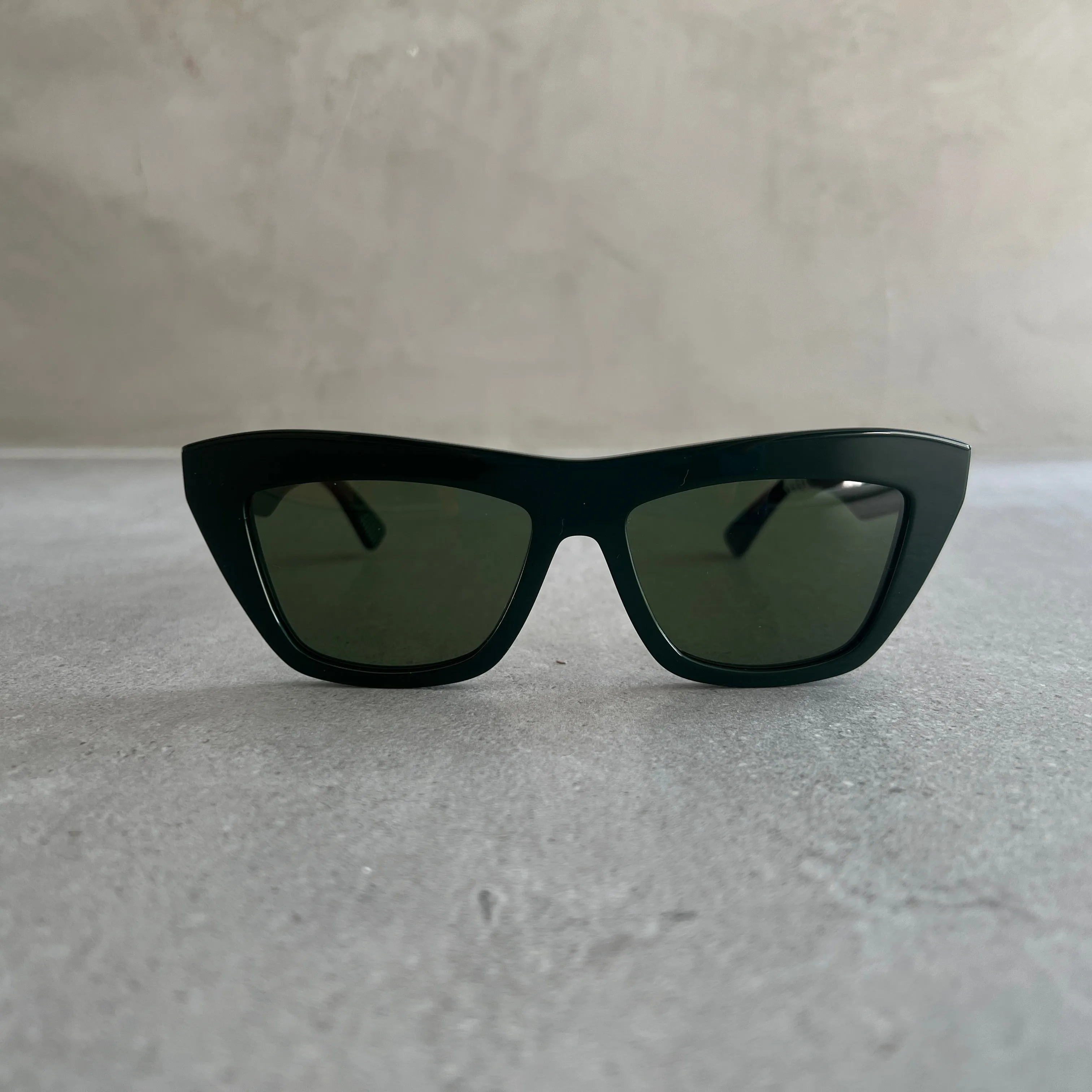 BV 1121 Sunglasses, Dark Green (G)