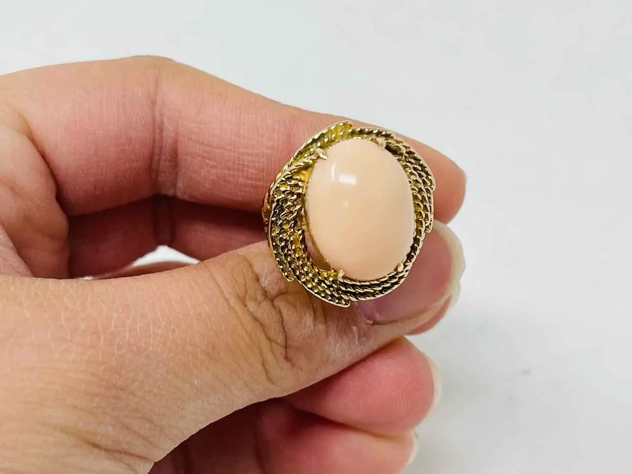 Size 5.5 Gold/Pink Oval 14K Gold Vintage Jewelry Ring